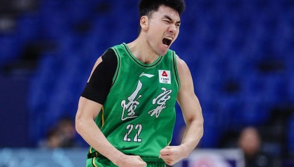 李晓旭续约兼任教练，广东引进萨姆纳受阻，深圳队长再战两赛季